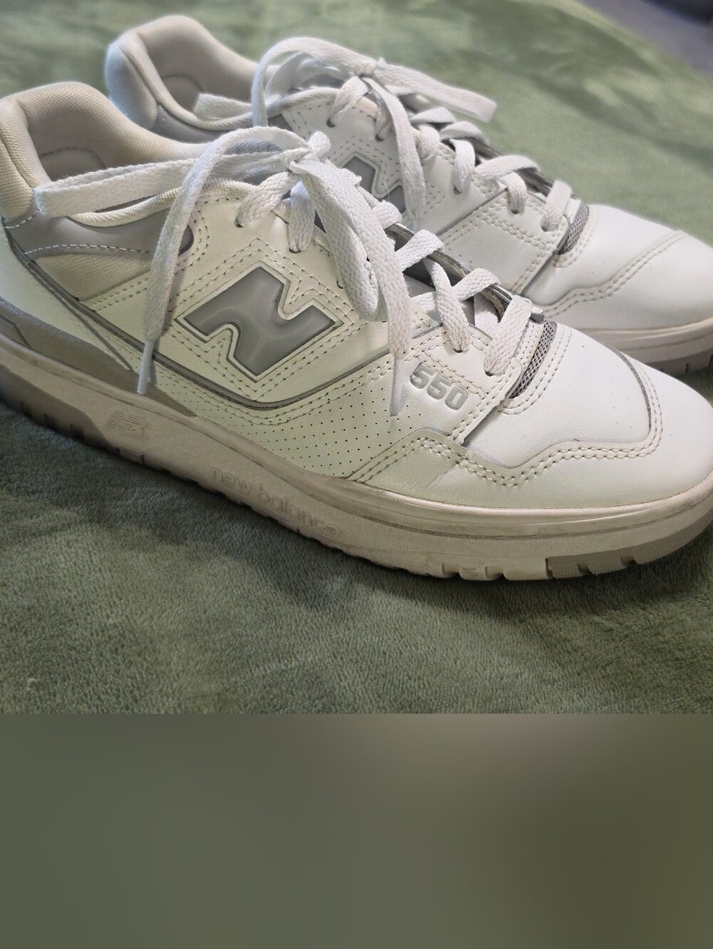 New Balance 550 white leather Sneakers 7.5 Mens, 9 Womens